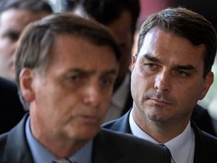 Flavio Bolsonaro accusato di corruzione e appropriazione indebita