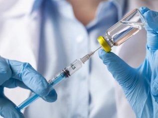 Il vaccino AstraZeneca è efficace al 70%