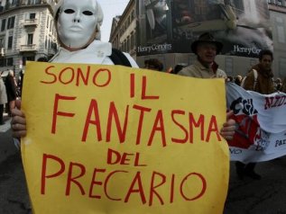 Il tenore di vita peggiora per 7,6 mln di italiani: 600 mila poveri in più