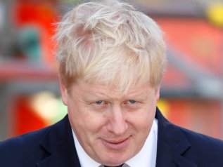 Johnson lancia prima un piano per l’ambiente, poi aumenta le spese militari