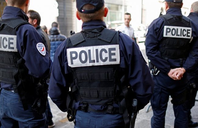 La legge che vieta di filmare la polizia scatena proteste e disordini