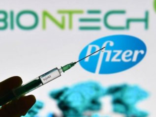 Approvato l’uso del vaccino Pfizer-BioNTech. Ma Bruxelles gela Londra