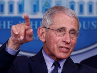 Fauci: “Da parte di Londra troppa fretta sul vaccino”