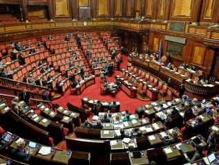 Il Senato approva la riforma del Mes