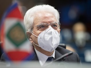 Mattarella: “Giorni di angoscia e speranza”