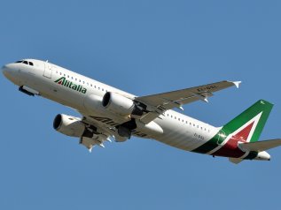 Alitalia: stipendi a rischio