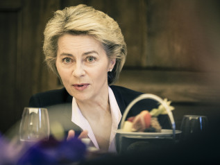 Von der Leyen: “L’Ue è pronta per un nuovo inizio”. Macron: “Welcome back”