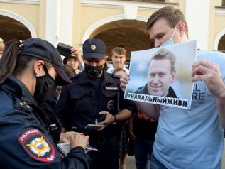 Oltre 5 mila arresti alle proteste pro Navalny. Fermata la moglie