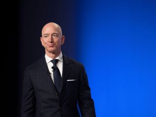 Bezos lascia la guida di Amazon