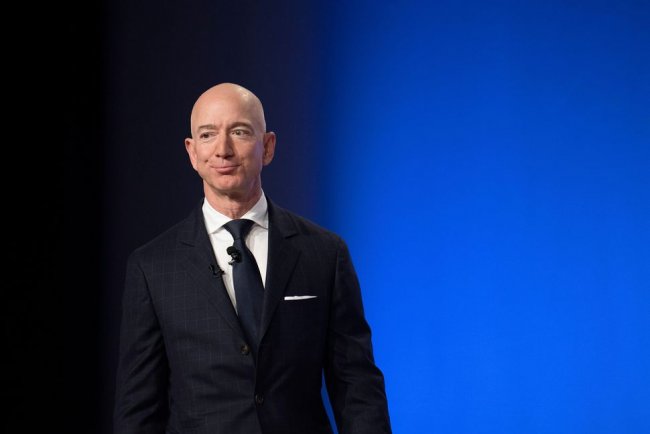 Bezos lascia la guida di Amazon