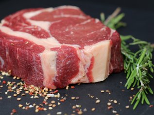 Il prezzo della carne è molto più alto di quello che pensiamo