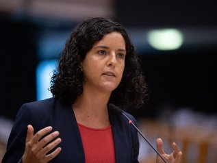 La parlamentare europea che accusa Von Der Leyen