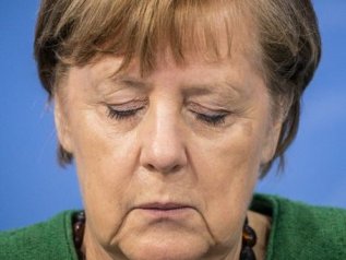 Merkel: “Ho fatto un errore. Va corretto in tempo”