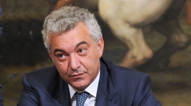 Caso mascherine cinesi. Arcuri indagato per peculato