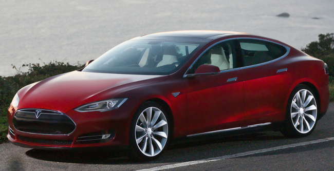 Una Tesla si schianta: 2 morti. Nessuno era al volante