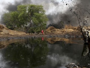 Amnesty accusa Eni e Shell di negligenza per gli sversamenti di greggio