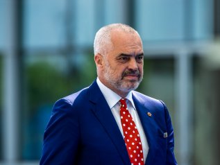 Il socialista Edi Rama vince ancora le elezioni 