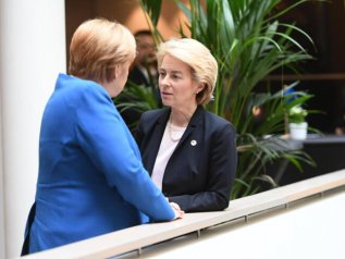 Dopo lo strappo di Merkel, von der Leyen replica duramente a Biden