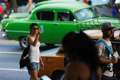 Cuba lancia lo ‘smartphone di Stato’