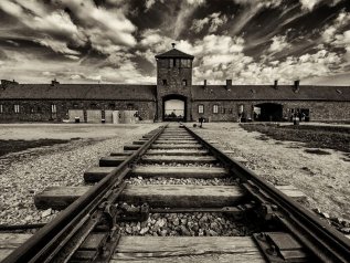 È scontro tra Polonia e Israele sui risarcimenti della Shoah  