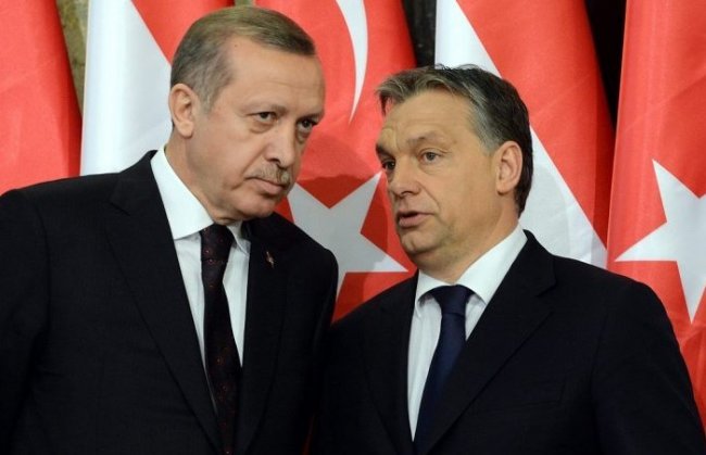 L’Ue mostra i muscoli con Orbán, ma con Erdogan fa accordi