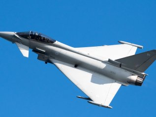 L’Ue a Berna: “Comprate gli Eurofighter. In cambio un ricco partenariato”