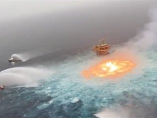 Un occhio di fuoco in mare