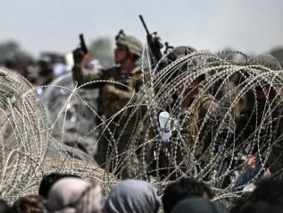 Doppio attacco suicida all’aeroporto di Kabul