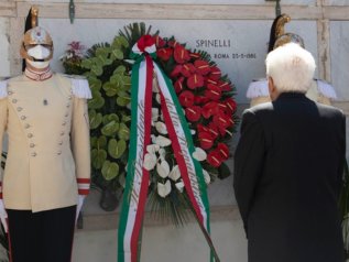 Mattarella: “Subito una politica estera e una difesa comune dell’Unione”