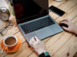 Lavorare da casa, ma con stipendio tarato sul costo della vita locale