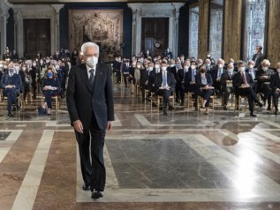 Mattarella: “Ripartire. Come nel Dopoguerra”