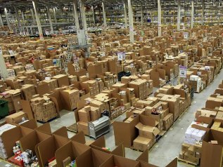 Amazon, 7,25 miliardi di ricavi in Italia. Pagate tasse per 345 milioni