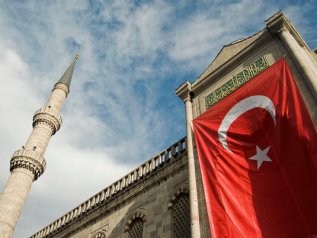 Erdogan: “L’Islam mi impone di abbassare i tassi”
