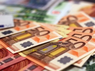 Il limite ai pagamenti in contanti scende a 1.000 euro. Previste sanzioni