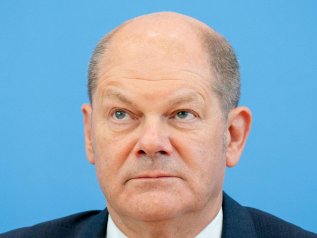 Scholz: “Le importazioni di gas e petrolio russi ancora essenziali per l’Eu