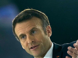 Macron: “Bisognerà lavorare di più come in Italia, Spagna e Germania”