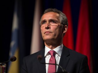 Stoltenberg: “Un esercito Nato permanente ai confini”