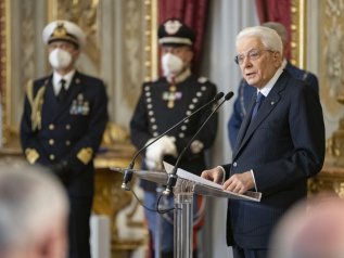 Mattarella: “L’attacco della Russia ci riporta alle pagine buie”