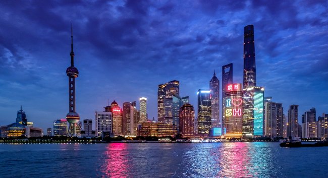 Shanghai, il primo terminal marittimo al mondo blocca l’economia globale
