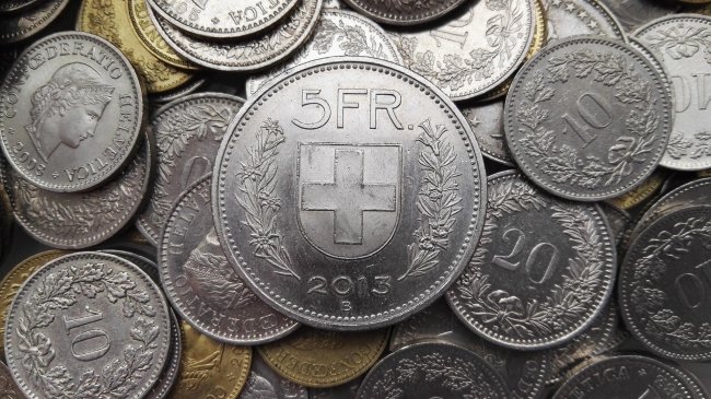Berna alza a sorpresa i tassi: da -0,75 a -0,25%