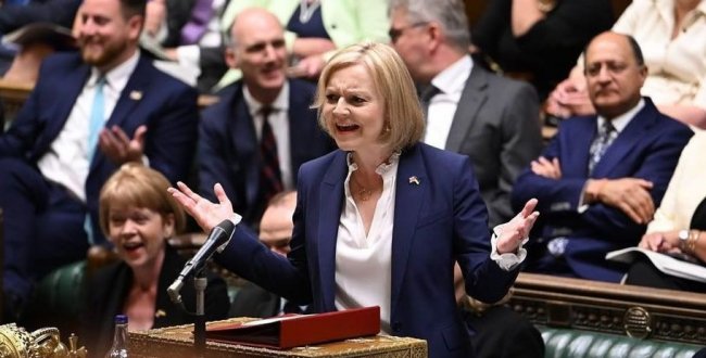 Liz Truss costretta a ripensarci: annullato il taglio delle tasse sui più r