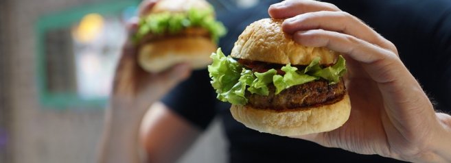 Vegan burger, cresce il mercato alternativo alla carne