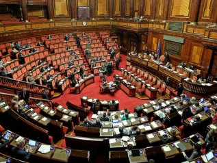 La maggioranza del centro-dx al Senato scende da 116 a 106 senatori