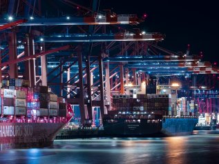 Governo: “Via libera all’ingresso dei cinesi di Cosco nel porto di Amburgo”