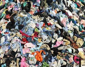 Il paese africano è soffocato dai rifiuti della ‘fast fashion’