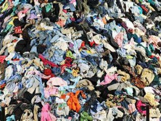 Il paese africano è soffocato dai rifiuti della ‘fast fashion’
