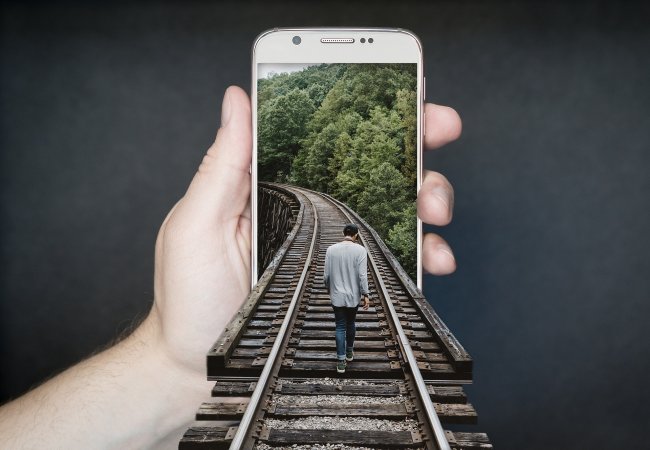 Gli italiani passano online oltre 30 anni della loro vita